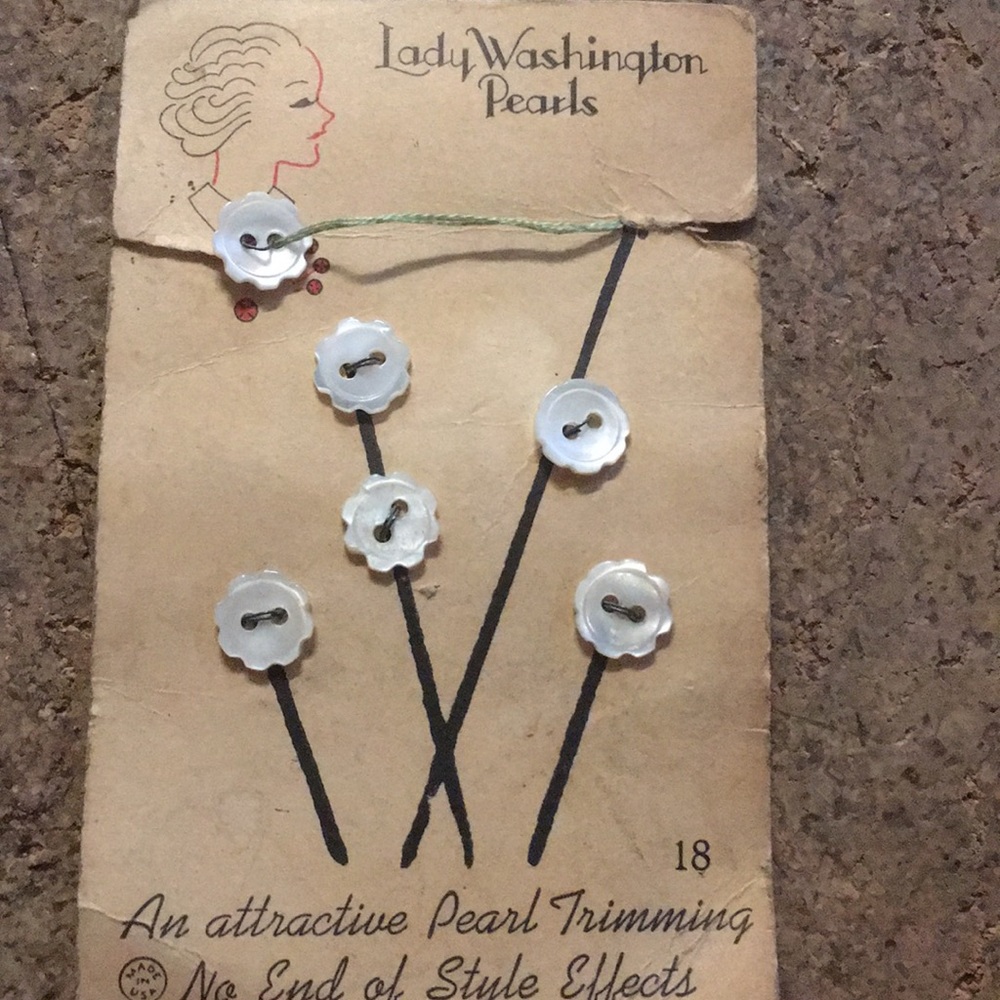 Vintage Lady Washington Pearls Buttons
